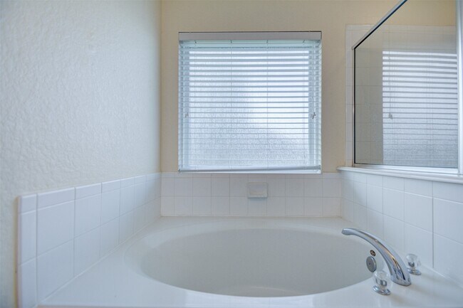 Building Photo - 17523 Cypress Orchard Ln