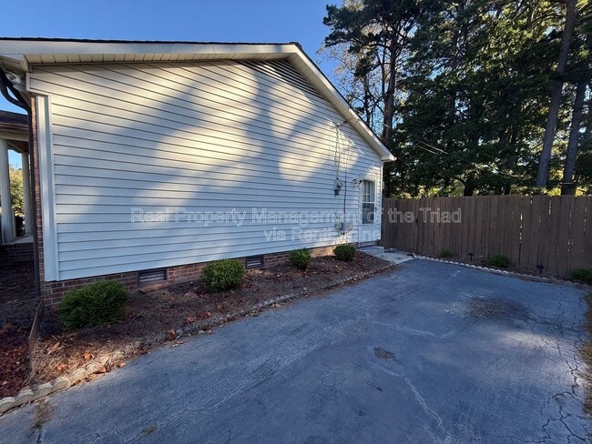 Building Photo - 4205 Olympia Dr