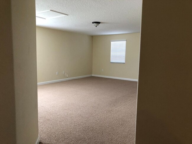 Building Photo - 5 Bedroom / 3.5 Bathroom House at Independ...