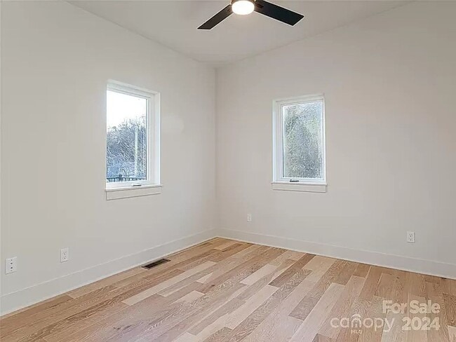 Building Photo - New Home off Tunnel Road