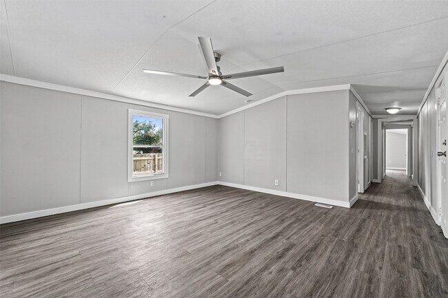 Building Photo - 2122 Koster Rd