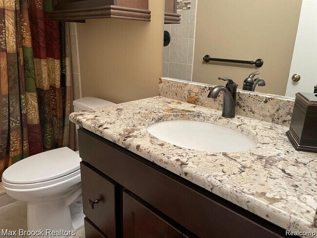 Building Photo - 4585 Laurel Club Cir