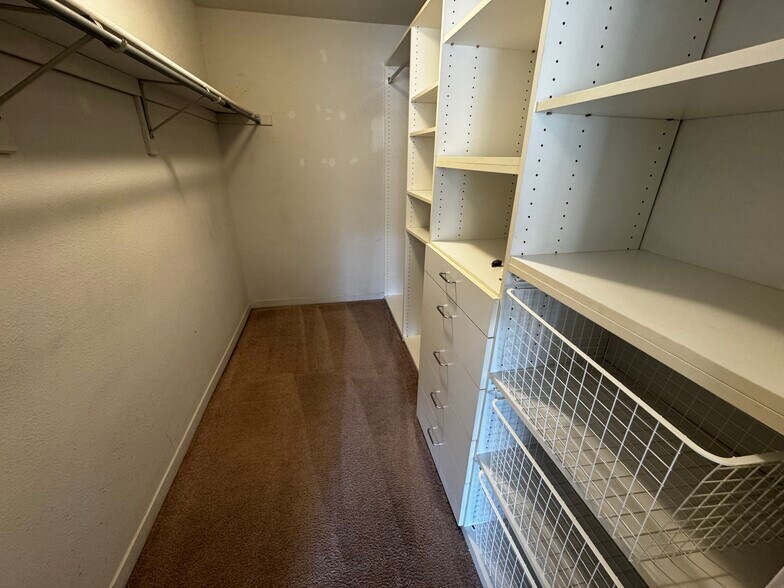 Building Photo - 33 S Boulder Cir