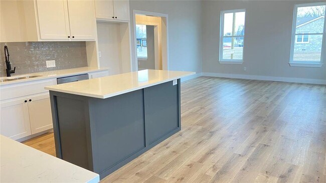 Building Photo - Remodeled 5 bedroom home in Mcloud!