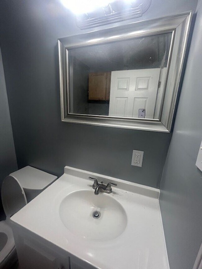 Building Photo - Coming soon!! 3 Bedroom 1 Bath