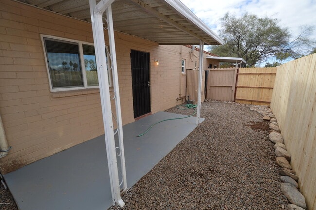 Building Photo - 2611 E Fort Lowell Rd