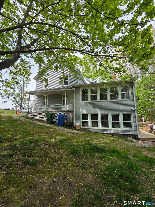 Building Photo - 22 Lakeview St