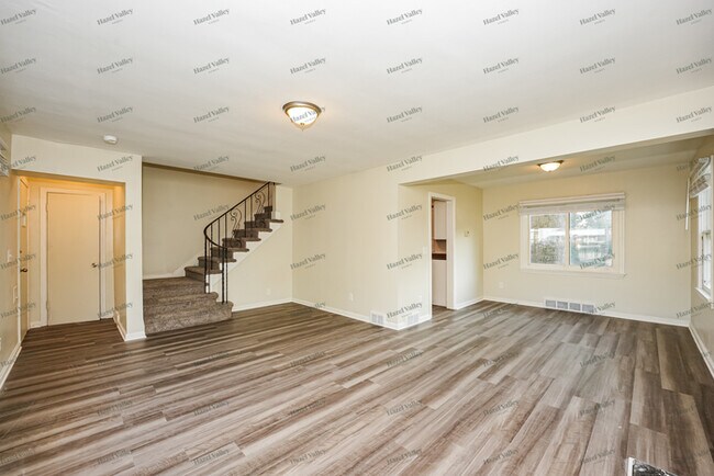 Building Photo - 3118 Livingston Rd