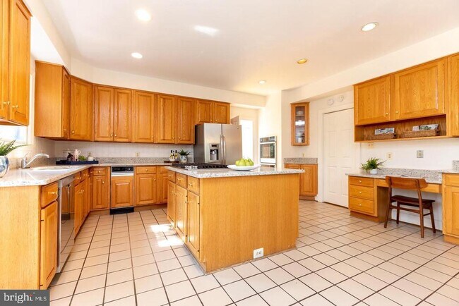 Building Photo - 6413 Wilson Ln