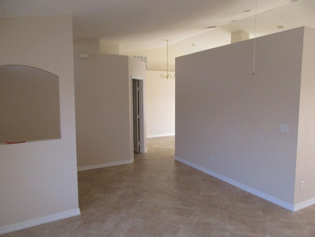 Building Photo - 3303 SW 8th Ct