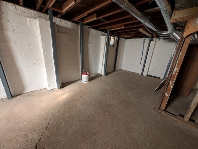 Building Photo - 2077 SW Lane St