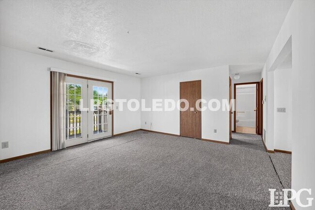 Building Photo - 811 Hilltop Ln