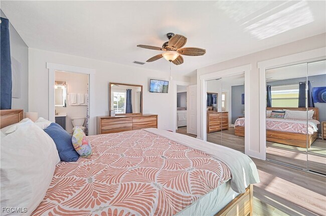 Building Photo - 2868 Sanibel Blvd