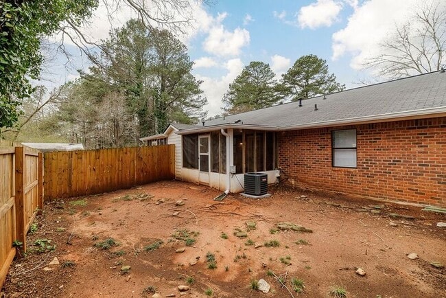 Building Photo - 112 Upland Ct