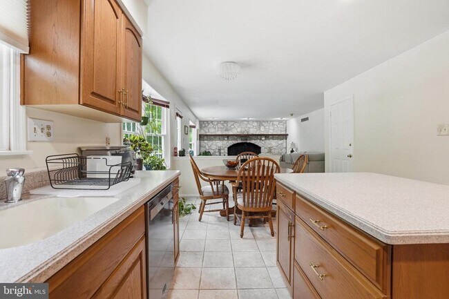 Building Photo - 1316 Heller Dr