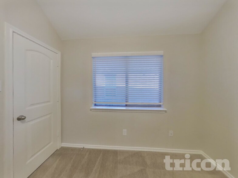 Building Photo - 313 Lucky Landing Dr