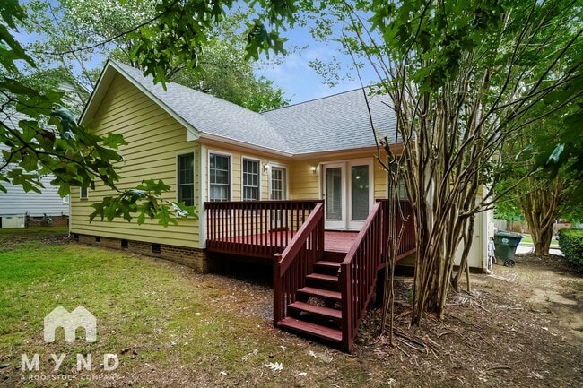 Building Photo - 821 Penncross Dr