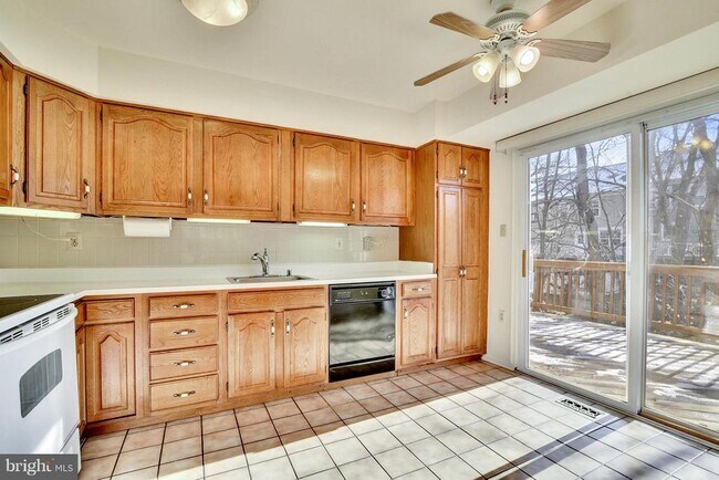 Building Photo - 3023 Oakton Meadows Ct