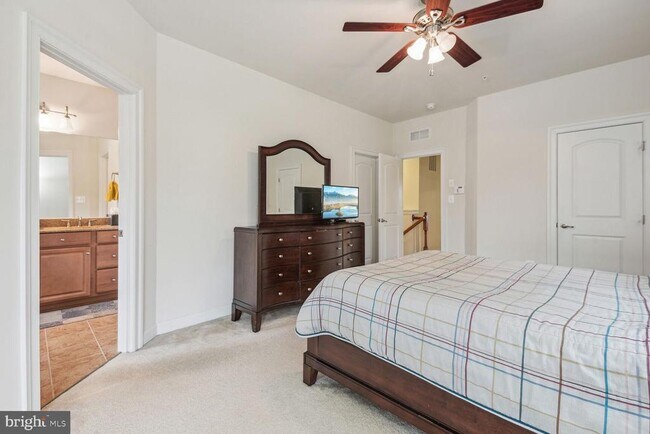 Building Photo - 124 Liriope Place