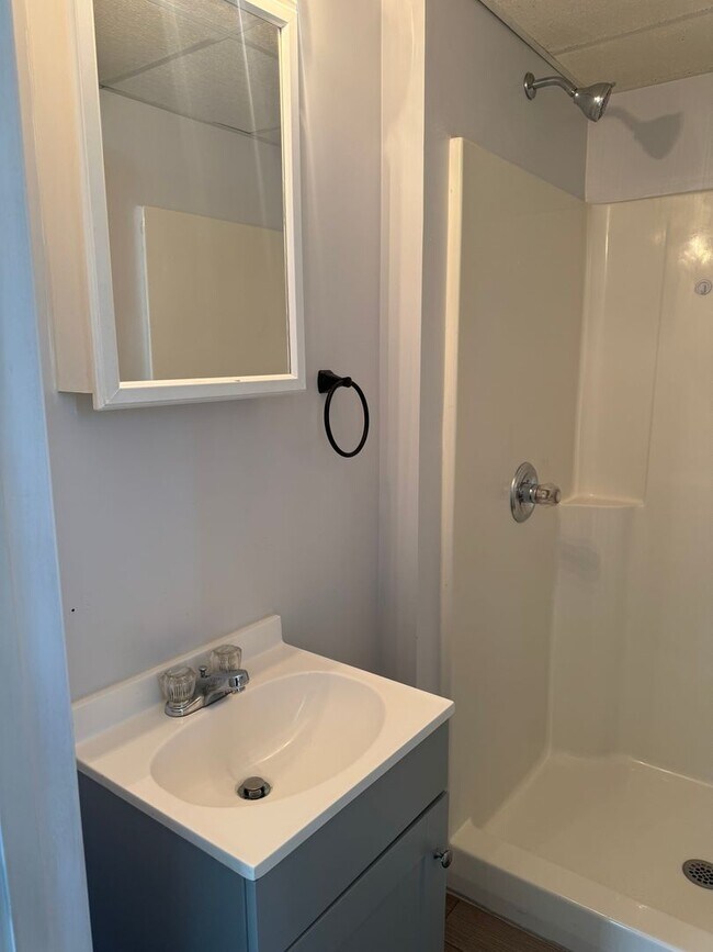 Building Photo - 453 Mooreland Ave