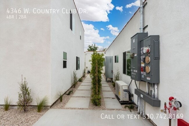 Building Photo - 4346 Country Club Dr
