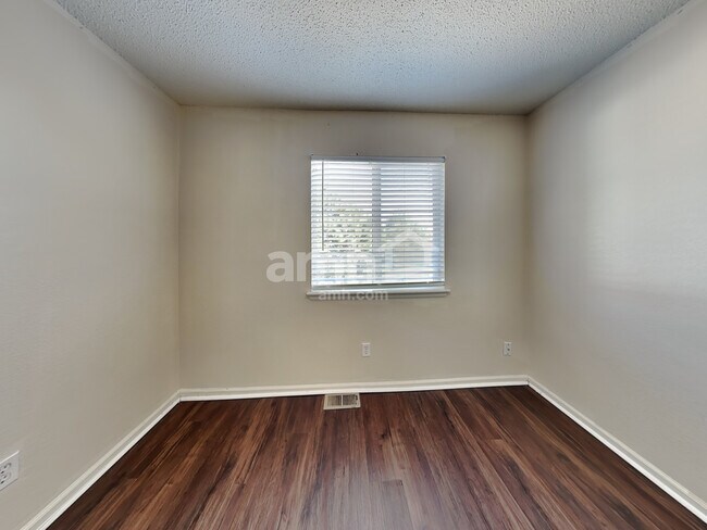 Building Photo - 4060 Orleans St