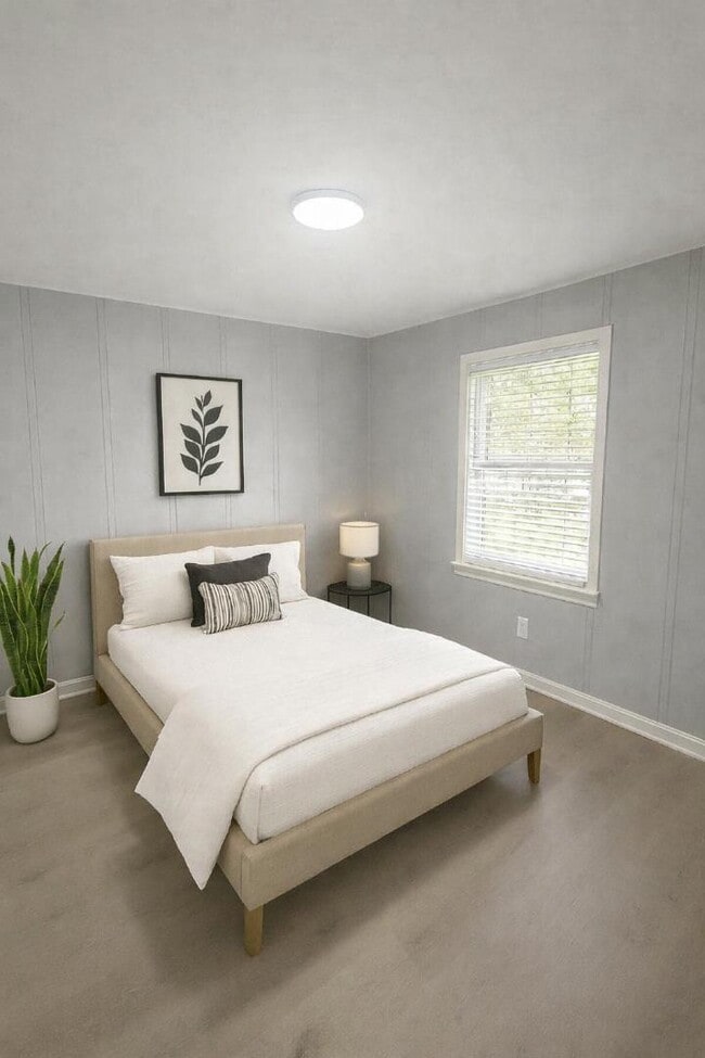 Building Photo - 1711 Birchwood Dr SE