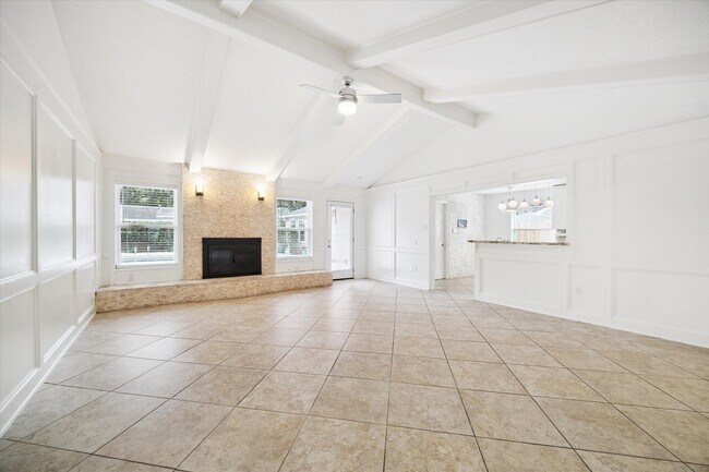 Building Photo - 10211 Olympia Dr