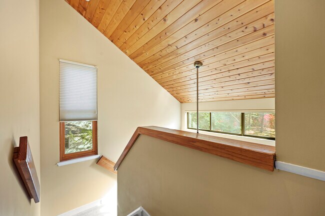 Building Photo - 27 Farmington Chase Crescent