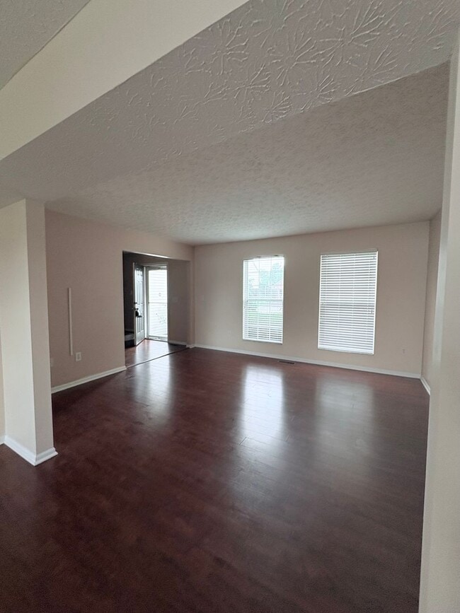 Building Photo - 7735 Royal Park Dr