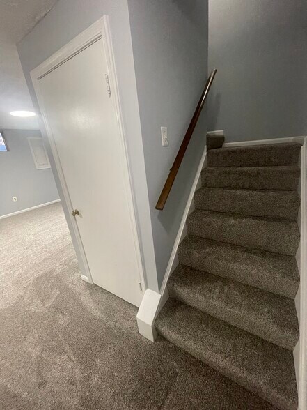 Building Photo - 6802 Cottingham Ln