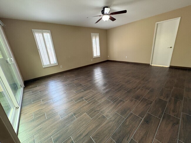 Building Photo - Highly sought community of Colonia Verde