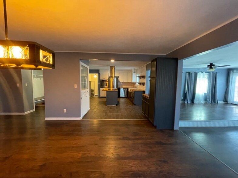 Building Photo - 618 Doris Dr