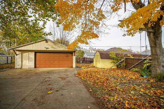 Building Photo - 409 E Melbourne Ave