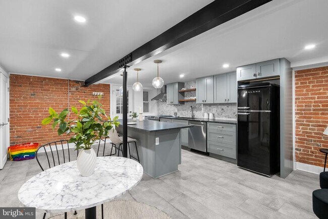 Building Photo - 1616 Kilbourne Pl NW