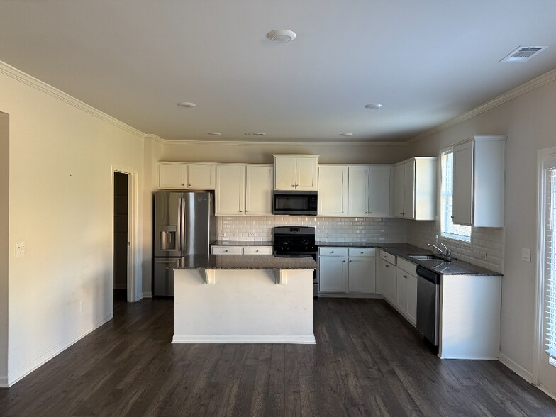 Building Photo - 108 Berwick Crossing