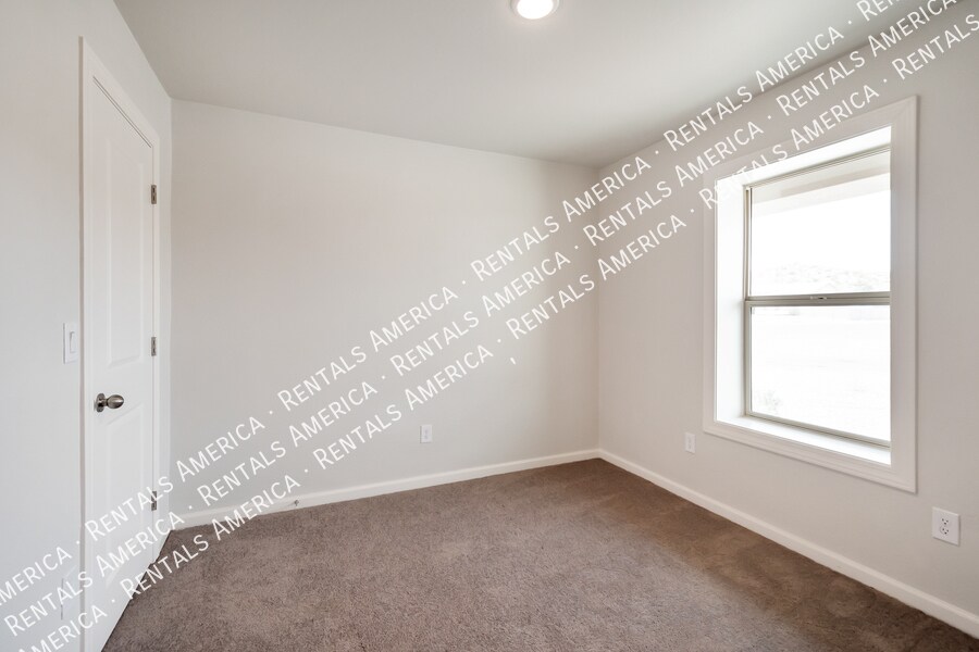 Building Photo - 8013 Namaka Dr