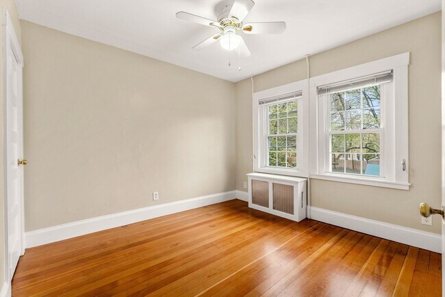 Building Photo - 9 Maple Cir