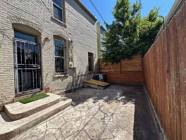 Building Photo - 1520 E 35th Ave