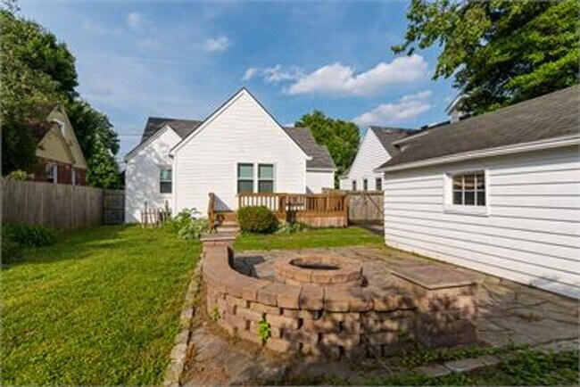 Building Photo - CHARMING HOME IN ST MATTHEWS FOR RENT