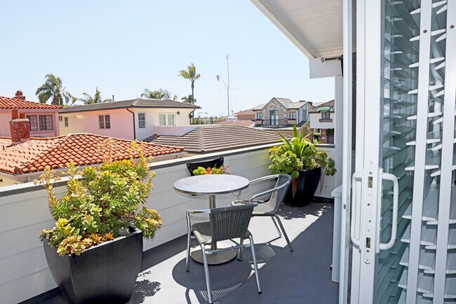 Building Photo - Lido Isle Rental