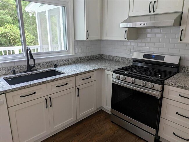 Building Photo - 220 Indian Hills Ct