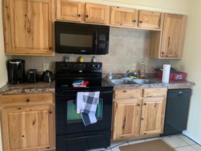 Building Photo - Two bedroom one bath close to law school