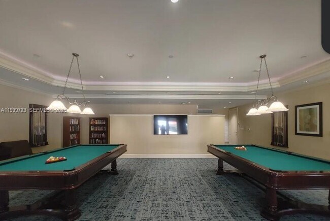 Building Photo - 20000 E Country Club Dr