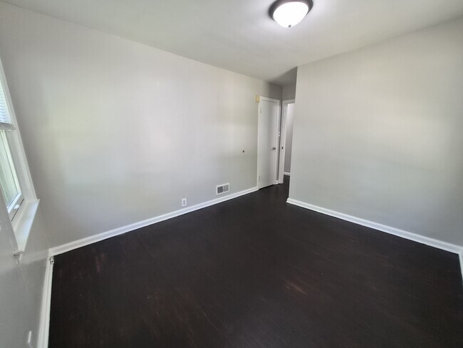 Building Photo - 3707 N Riley Ave