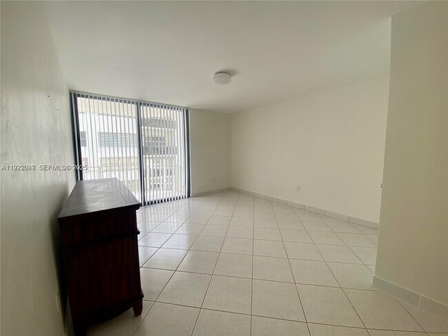 Building Photo - 6061 Collins Ave