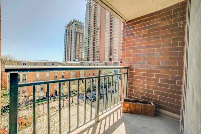 Building Photo - 440 N McClurg Ct