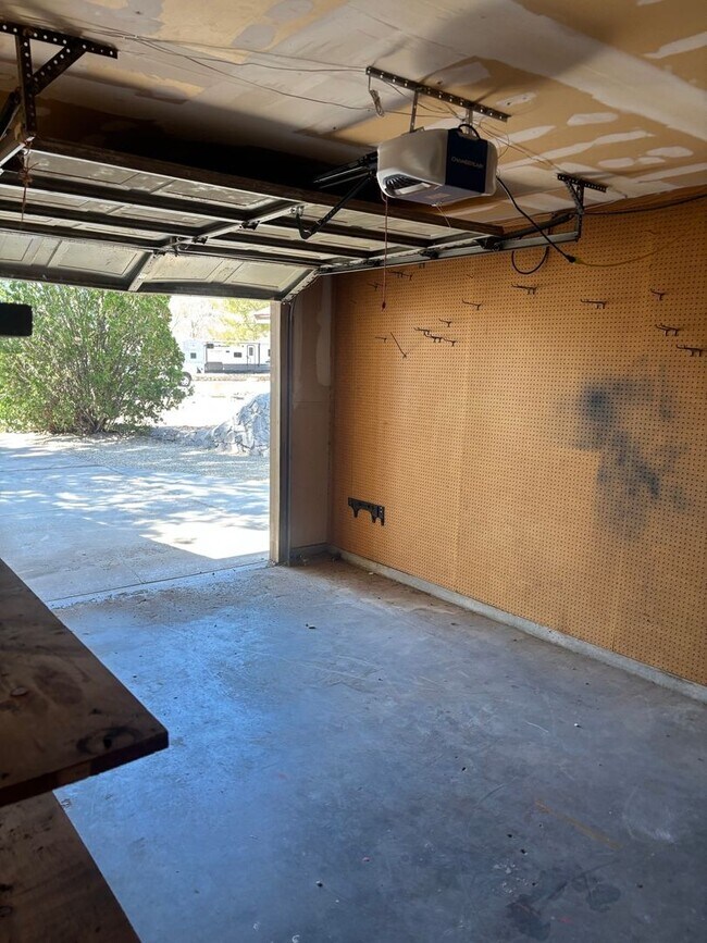 Building Photo - 5475 Valle Alegre