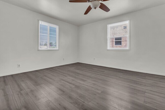 Building Photo - 1166 E 43rd Pl