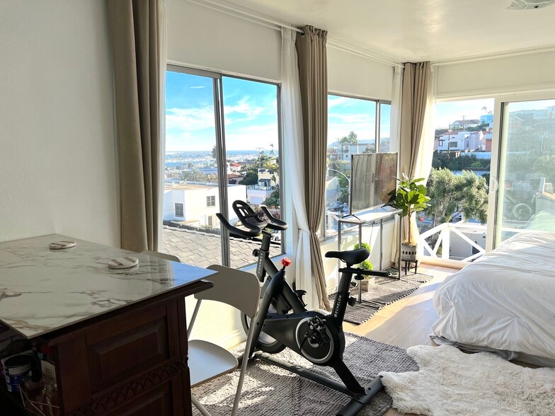 Building Photo - 3312 Avenida de Portugal